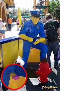 Curioso policía de Lego 3